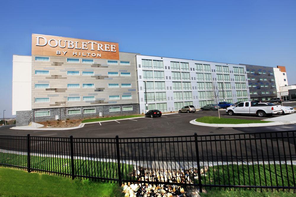 Hotel Doubletree By Hilton Omaha Southwest, Ne Exterior foto